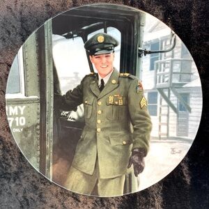 Elvis Presley 4th Plate Looking at a Legend Collection Homecoming Delphi W/Box.